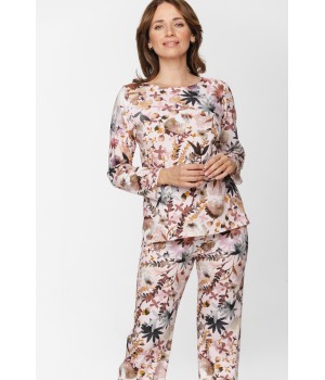 Detalle del estampado del pijama rosa ajustado